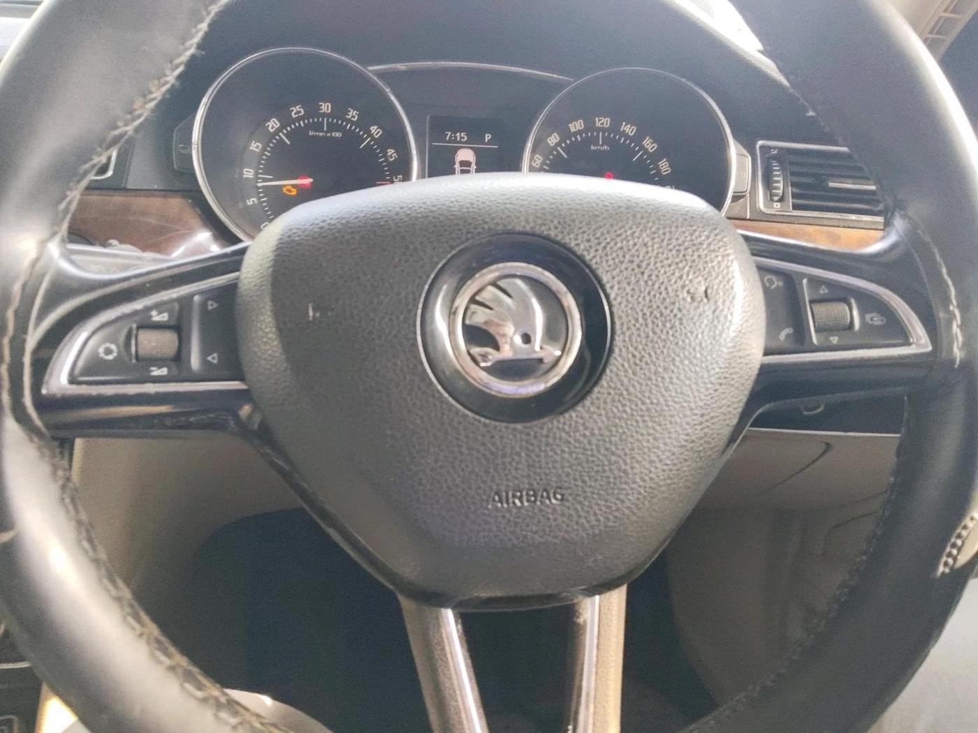2015 Skoda Superb AMBITION 2.0 TDI CR AT, Diesel, Automatic, 1,44,125 km, interior