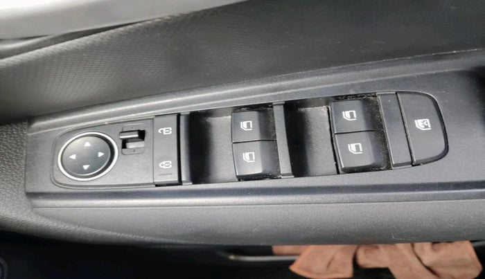 2023 KIA SONET HTK 1.2, Petrol, Manual, 38,467 km, interior