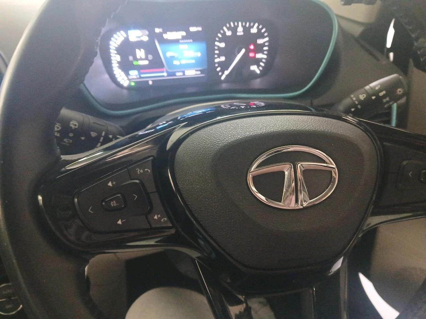 2022 Tata NEXON EV XZ PLUS LUX, Electric, Automatic, 36,221 km, interior