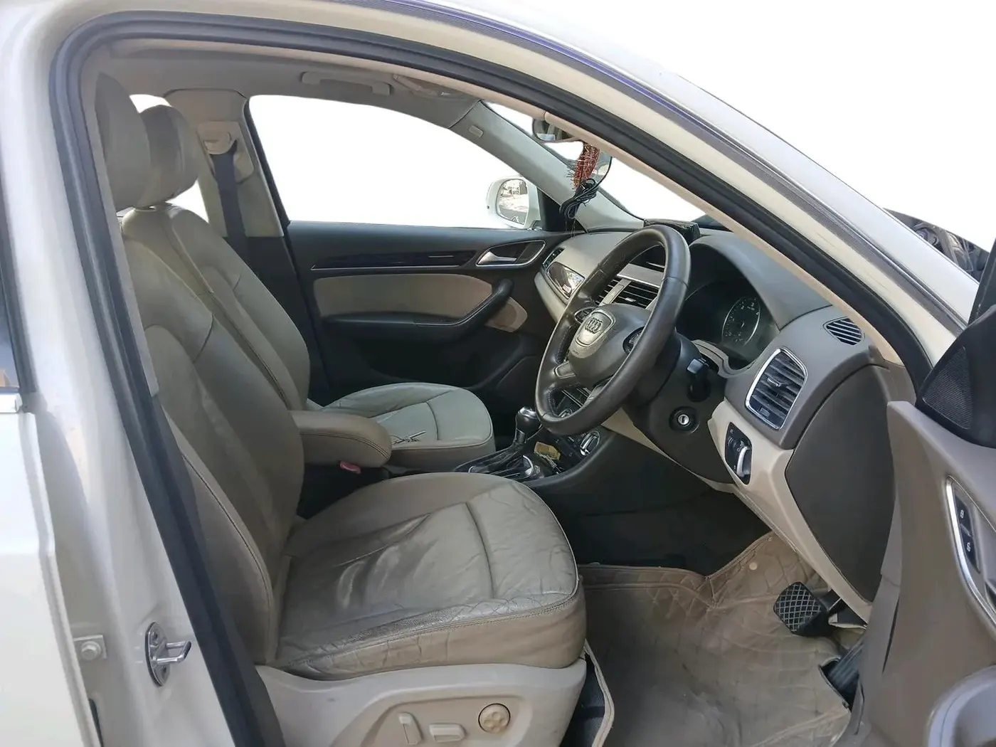 2013 Audi Q3 2.0 TDI QUATTRO, Diesel, Automatic, 1,00,427 km, interior