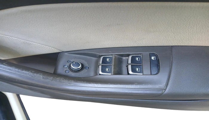 2013 Audi Q3 2.0 TDI QUATTRO, Diesel, Automatic, 1,00,427 km, interior