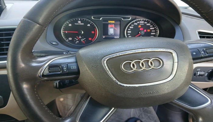 2013 Audi Q3 2.0 TDI QUATTRO, Diesel, Automatic, 1,00,427 km, interior