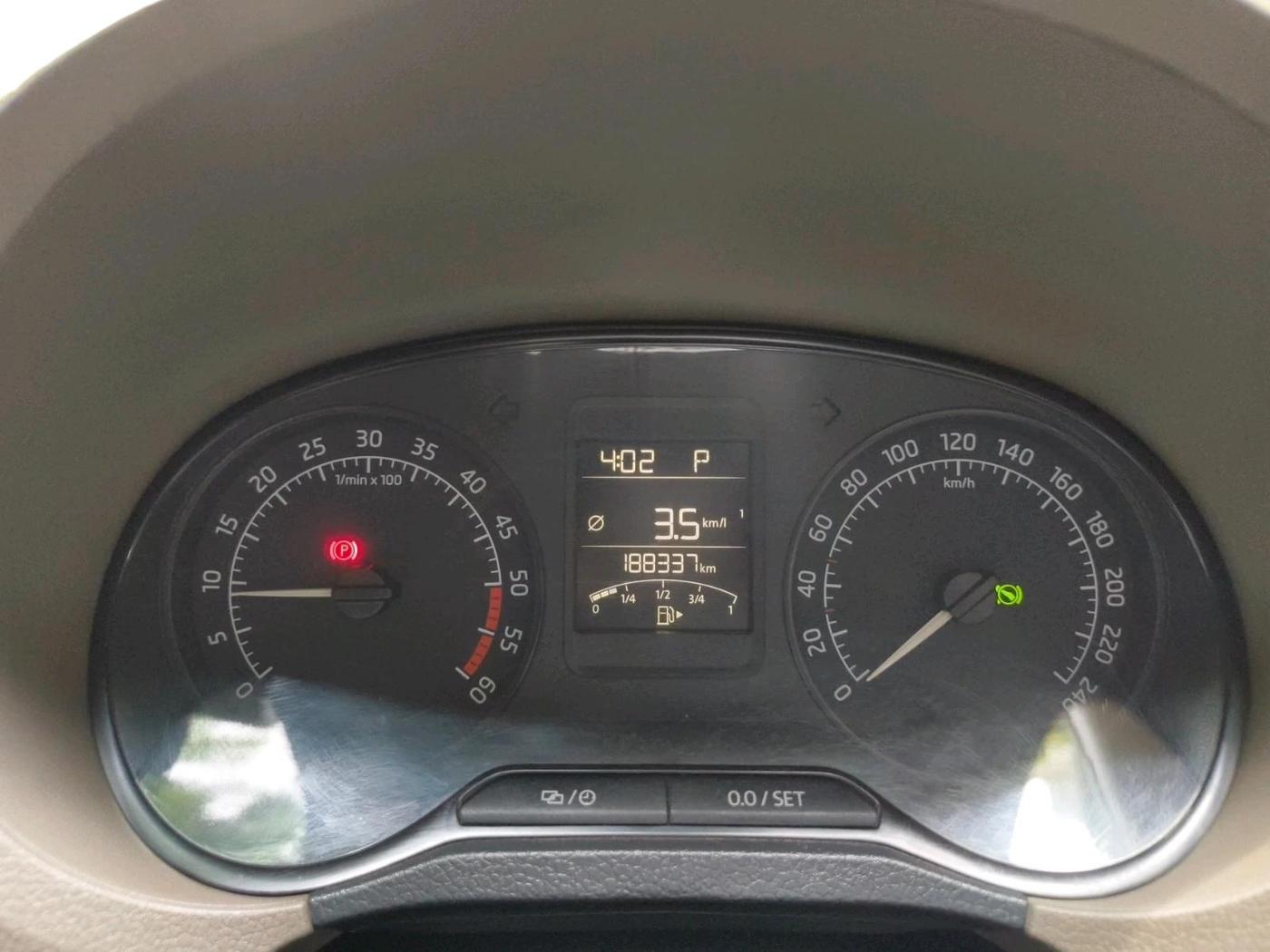 2015 Skoda Rapid 1.5 TDI CR ELEGANCE AT, Diesel, Automatic, 1,90,120 km, interior