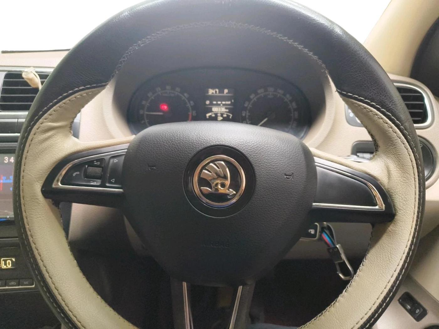 2015 Skoda Rapid 1.5 TDI CR ELEGANCE AT, Diesel, Automatic, 1,90,120 km, interior