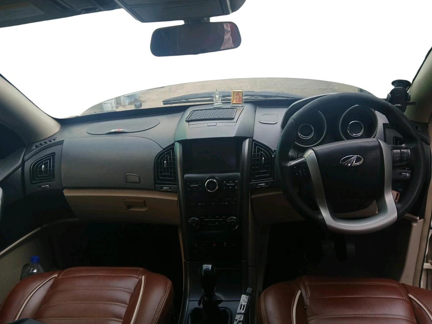 2017 Mahindra XUV500 W6, Diesel, Manual, 1,33,660 km, interior