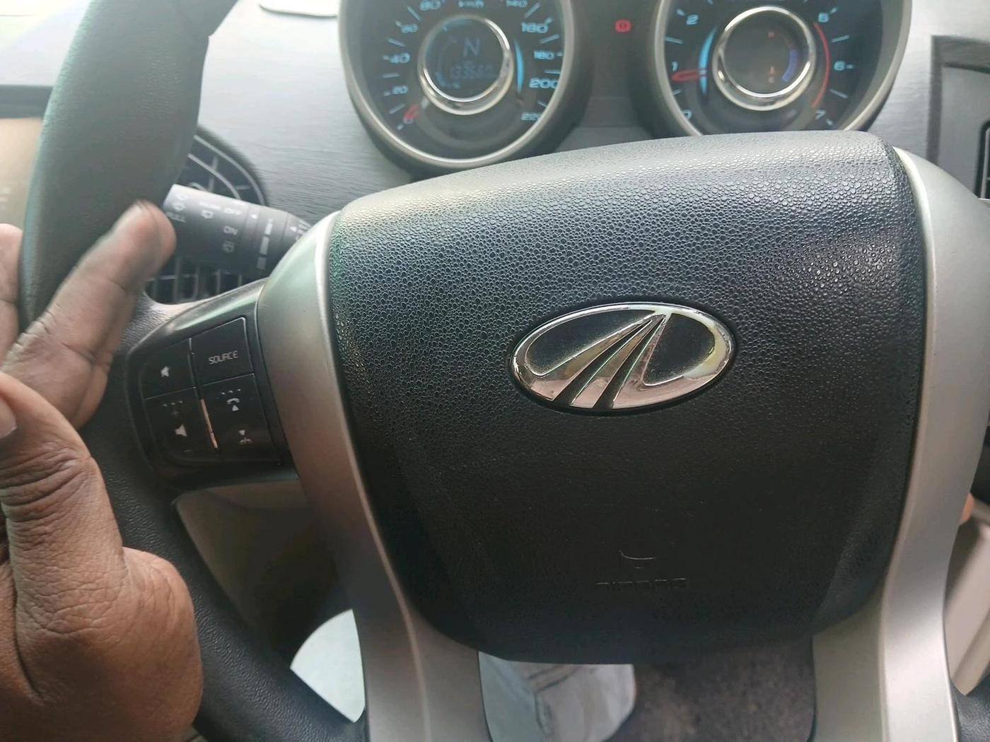 2017 Mahindra XUV500 W6, Diesel, Manual, 1,33,660 km, interior