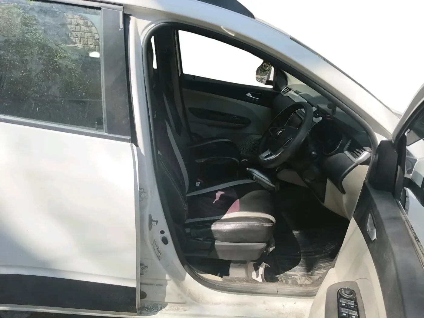 2020 Renault TRIBER RXZ AMT, Petrol, Automatic, 72,387 km, interior
