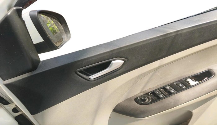 2020 Renault TRIBER RXZ AMT, Petrol, Automatic, 72,387 km, interior