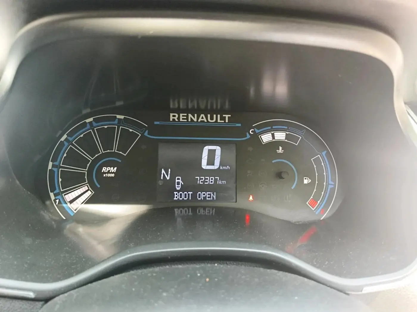 2020 Renault TRIBER RXZ AMT, Petrol, Automatic, 72,387 km, interior