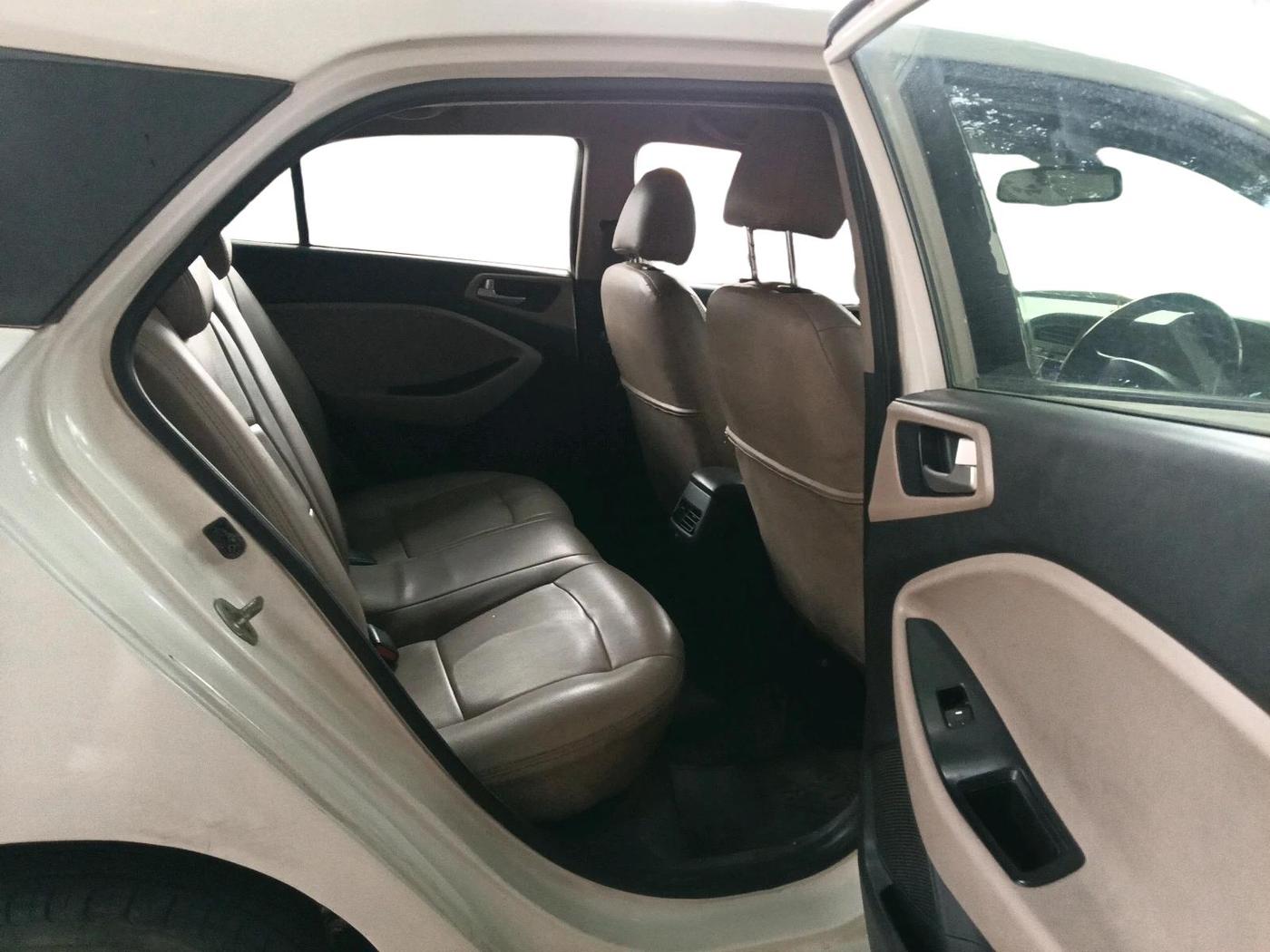 2015 Hyundai Elite i20 ASTA 1.4 CRDI, Diesel, Manual, 1,17,388 km, interior