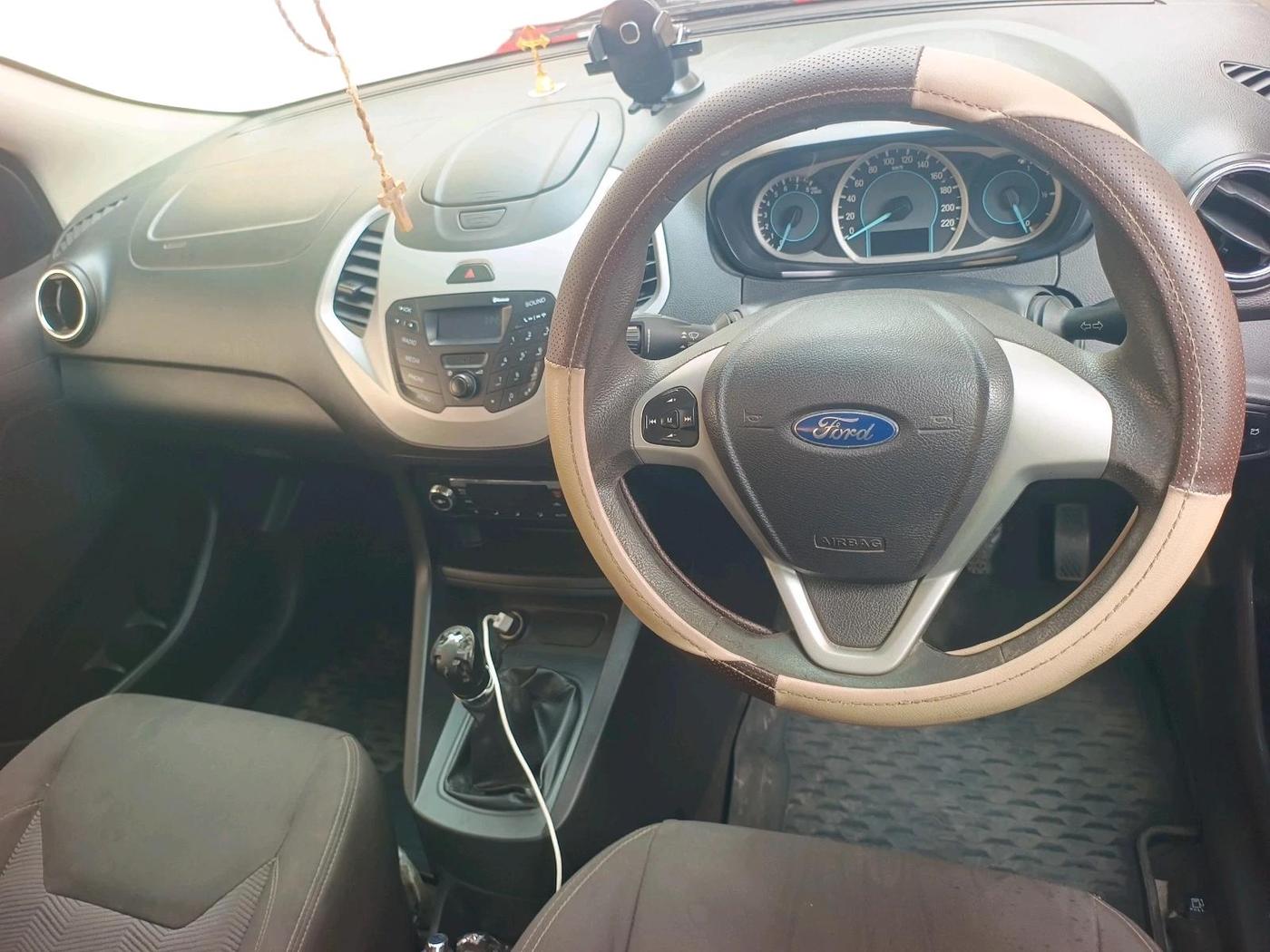 2015 Ford New Figo TITANIUM 1.2 PETROL MT, Petrol, Manual, 68,957 km, interior