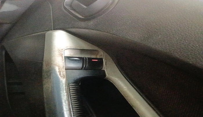 2011 Ford Figo TITANIUM 1.4 DIESEL, Diesel, Manual, 1,06,098 km, interior