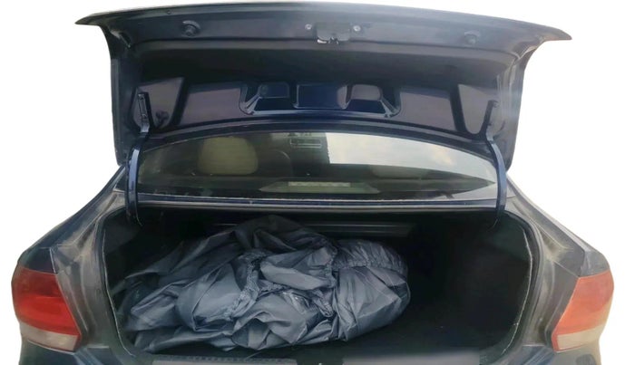 2012 Volkswagen Vento HIGHLINE DIESEL 1.6, Diesel, Manual, 1,04,656 km, exterior