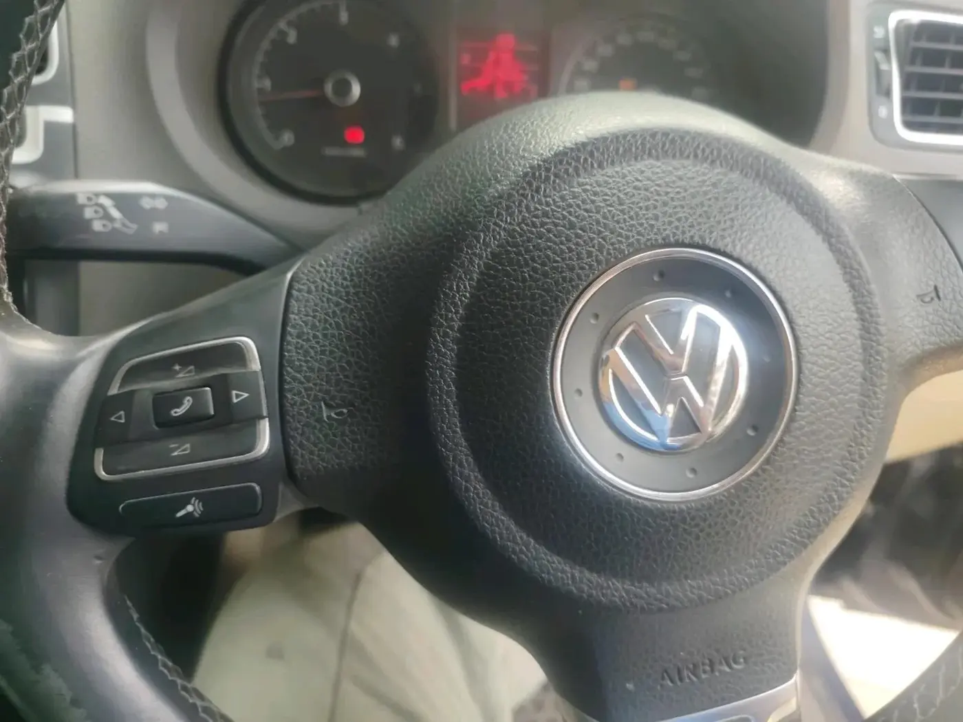2012 Volkswagen Vento HIGHLINE DIESEL 1.6, Diesel, Manual, 1,04,656 km, interior