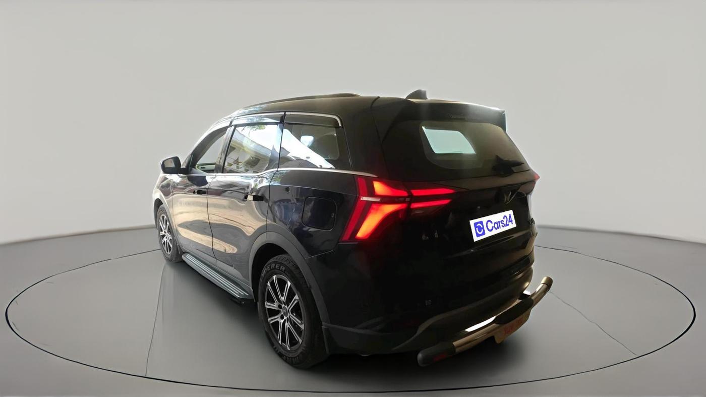 2023 Mahindra XUV700 AX 7 LUXURY P AT 7 STR, Petrol, Automatic, 48,258 km, exterior