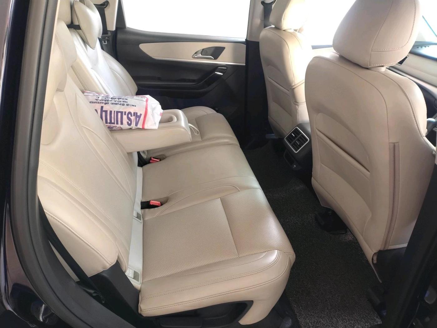 2023 Mahindra XUV700 AX 7 LUXURY P AT 7 STR, Petrol, Automatic, 48,258 km, interior
