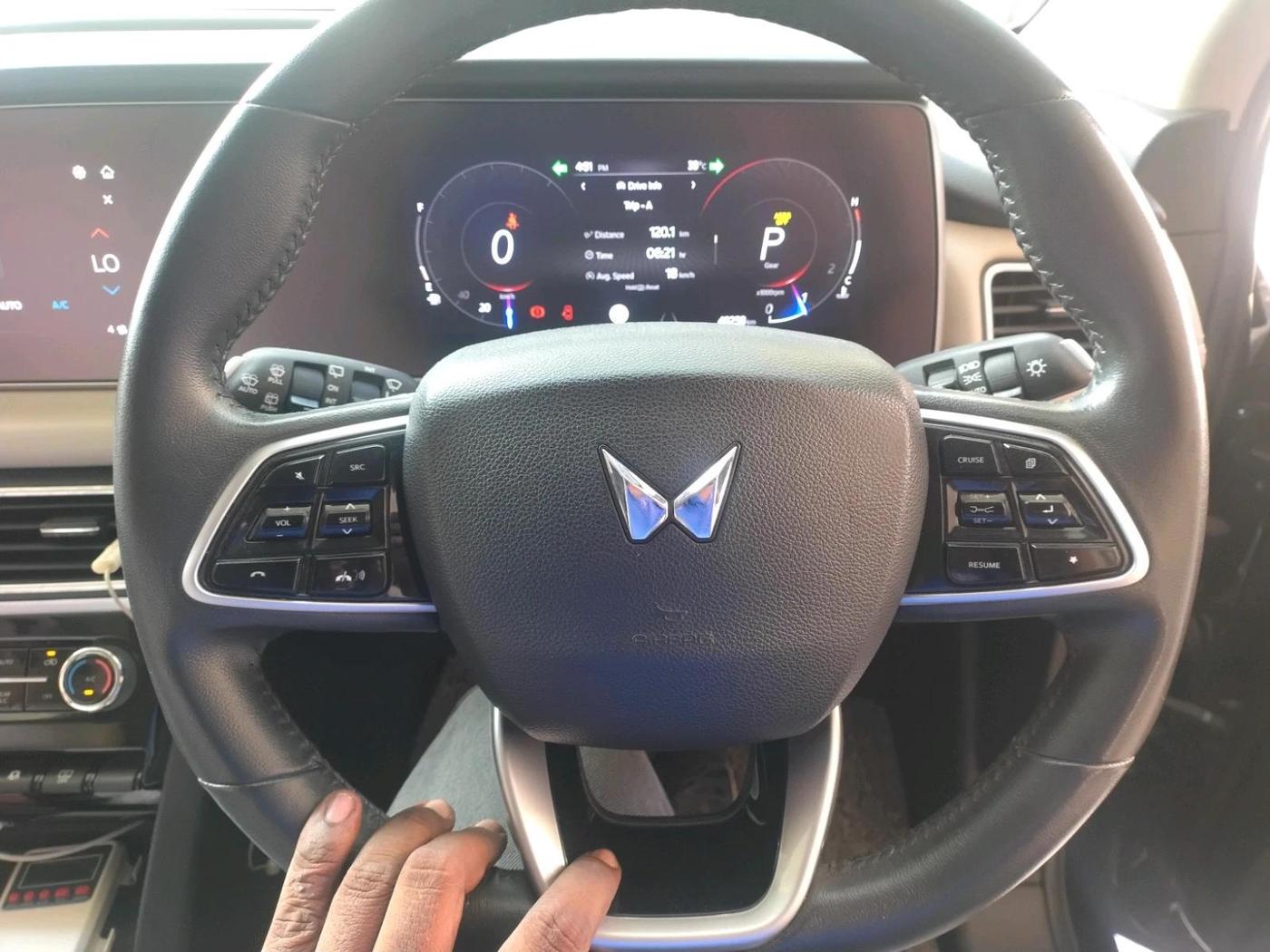 2023 Mahindra XUV700 AX 7 LUXURY P AT 7 STR, Petrol, Automatic, 48,258 km, interior