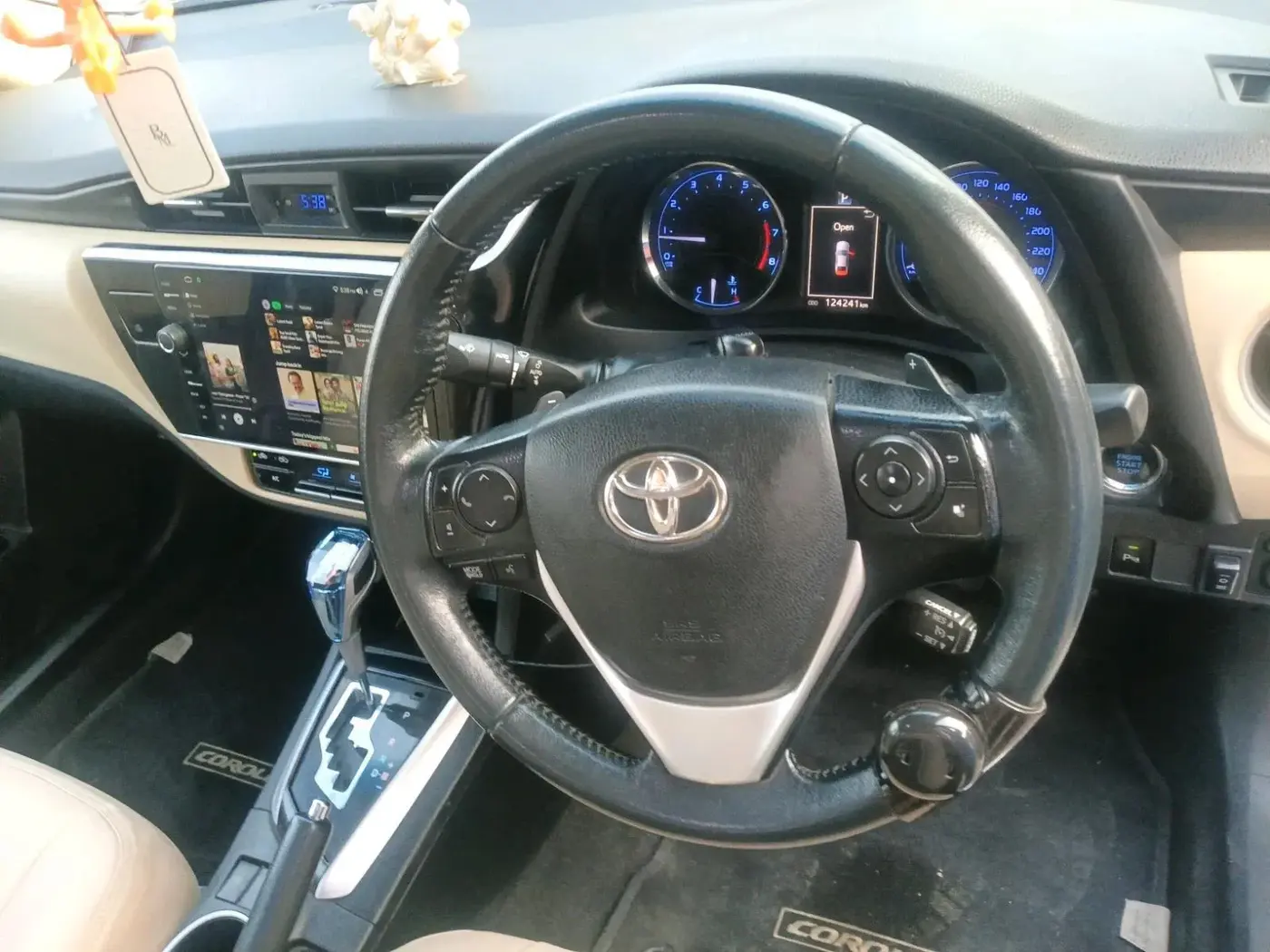 2017 Toyota Corolla Altis VL CVT PETROL, Petrol, Automatic, 1,24,242 km, interior