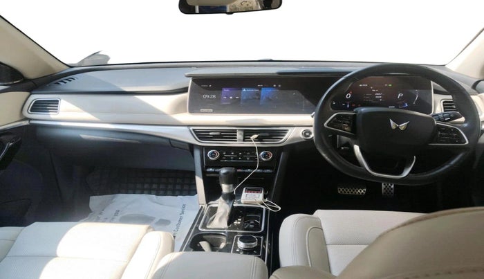 2022 Mahindra XUV700 AX 7 LUXURY D AWD AT 7 STR, Diesel, Automatic, 60,619 km, interior