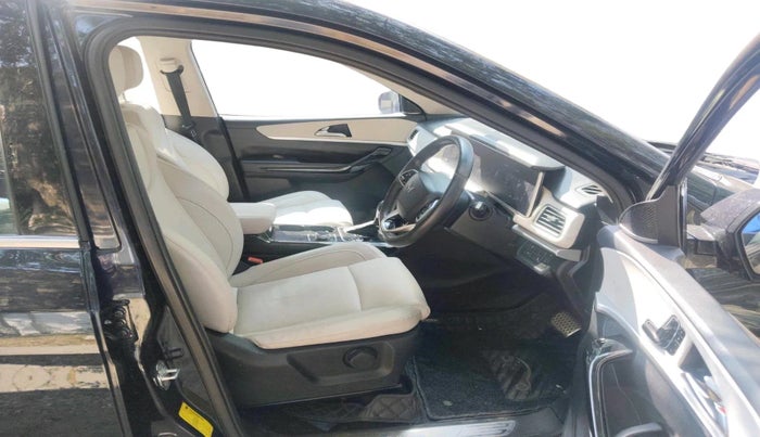 2022 Mahindra XUV700 AX 7 LUXURY D AWD AT 7 STR, Diesel, Automatic, 60,619 km, interior