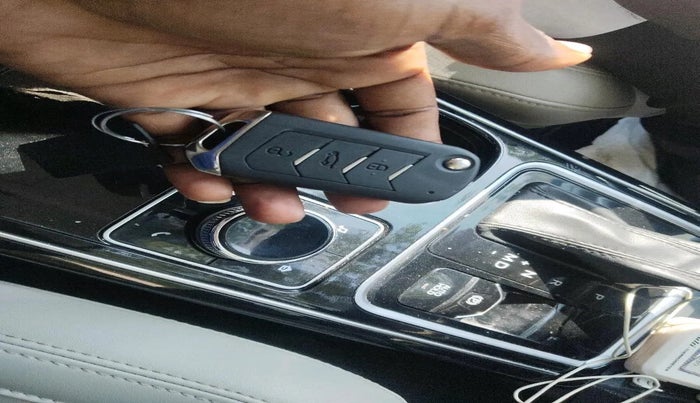 2022 Mahindra XUV700 AX 7 LUXURY D AWD AT 7 STR, Diesel, Automatic, 60,619 km, interior