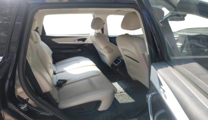 2022 Mahindra XUV700 AX 7 LUXURY D AWD AT 7 STR, Diesel, Automatic, 60,619 km, interior