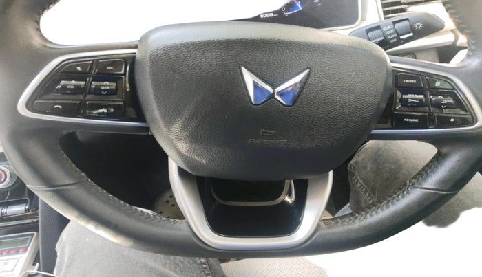 2022 Mahindra XUV700 AX 7 LUXURY D AWD AT 7 STR, Diesel, Automatic, 60,619 km, interior