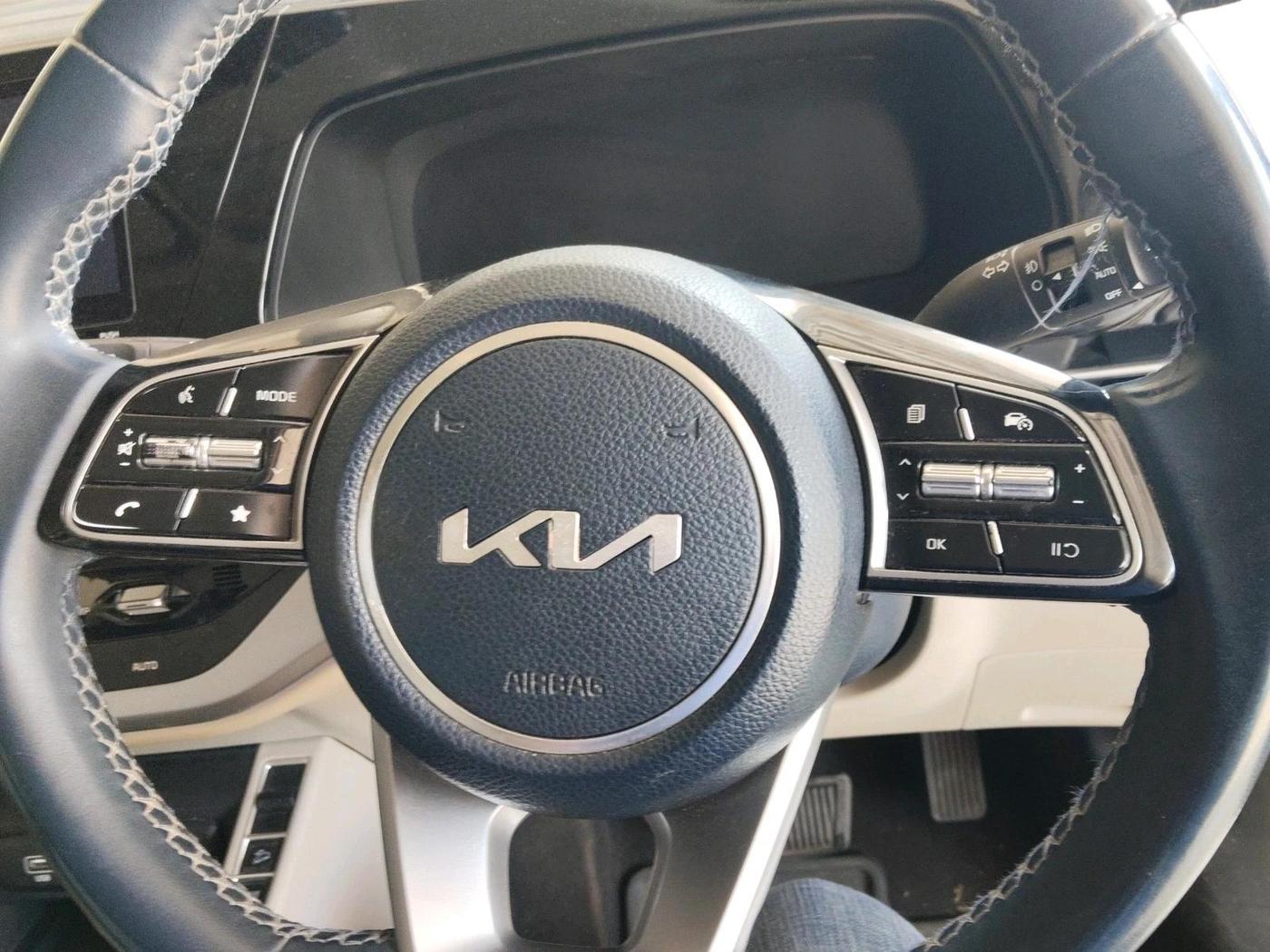 2023 KIA CARENS  LUXURY (O)1.5 TURBO DCT 7 STR, Petrol, Automatic, 31,277 km, interior