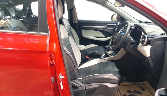 2024 MG ASTOR Select 1.5 MT (Ivory), Petrol, Manual, 25,302 km, interior