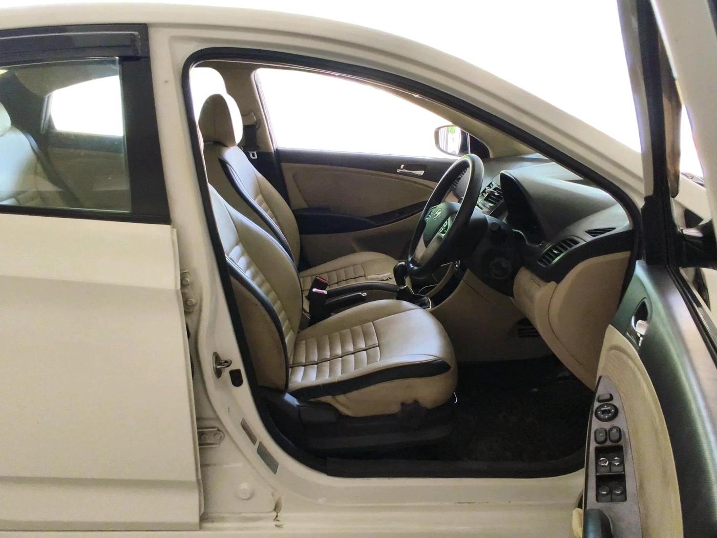 2013 Hyundai Verna FLUIDIC 1.6 CRDI SX, Diesel, Manual, 1,67,604 km, interior