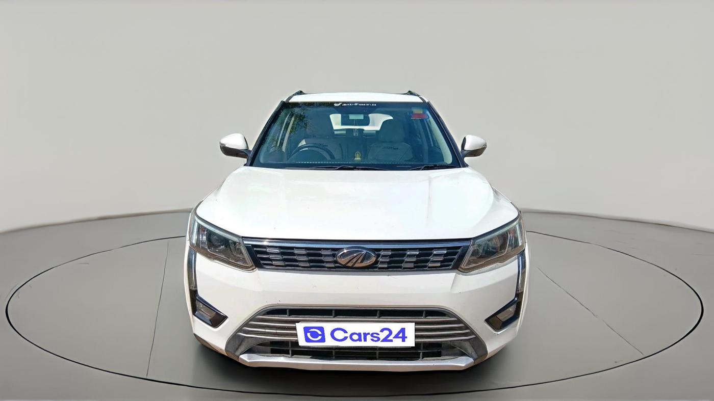2020 Mahindra XUV300 W8 1.2 PETROL, Petrol, Manual, 1,13,000 km, exterior