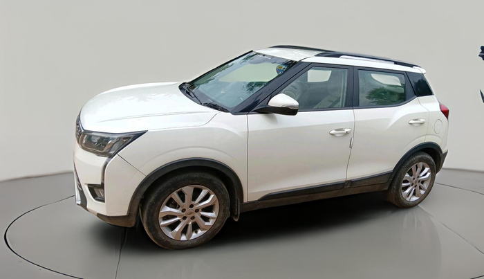 2020 Mahindra XUV300 W8 1.2 PETROL, Petrol, Manual, 1,12,367 km, exterior
