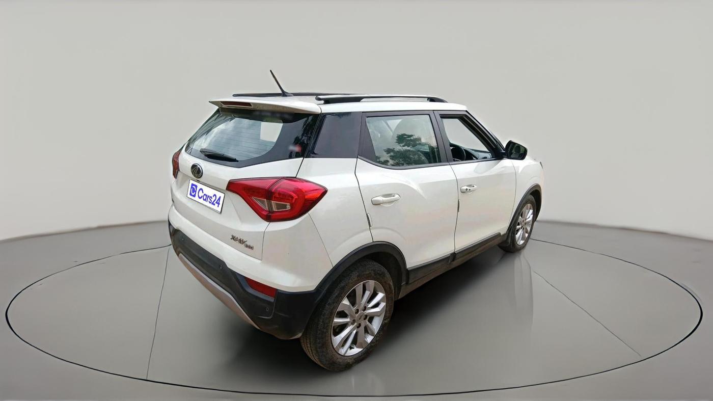 2020 Mahindra XUV300 W8 1.2 PETROL, Petrol, Manual, 1,13,000 km, exterior