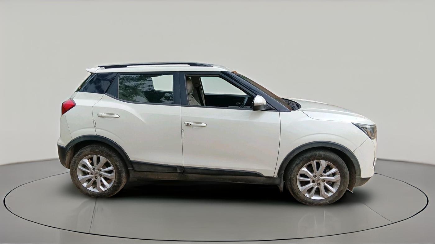2020 Mahindra XUV300 W8 1.2 PETROL, Petrol, Manual, 1,13,000 km, exterior