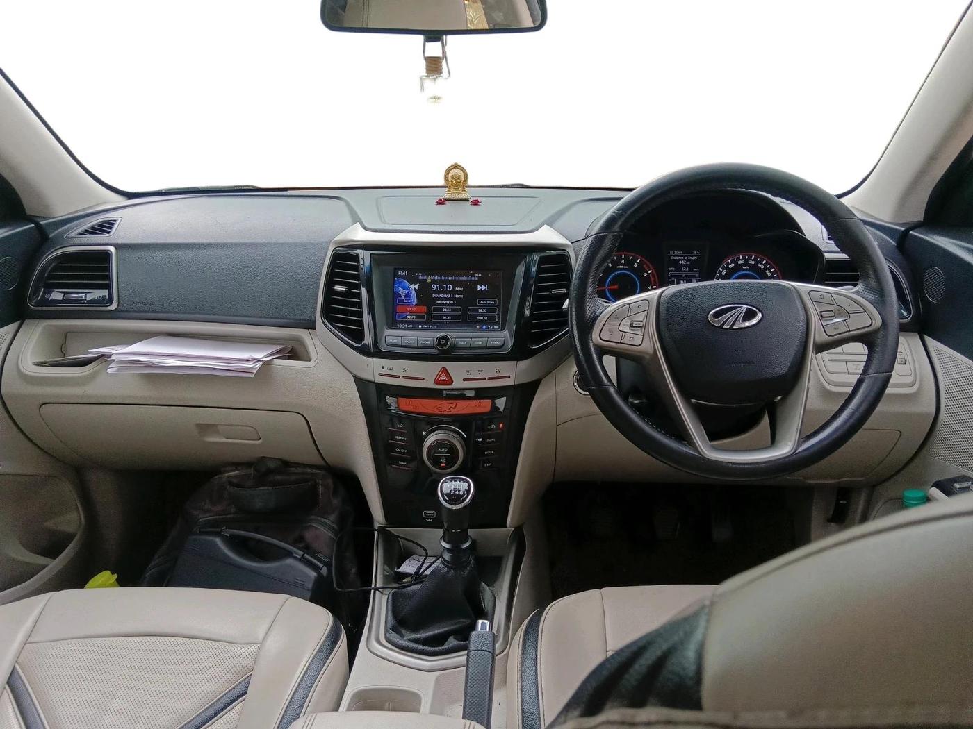 2020 Mahindra XUV300 W8 1.2 PETROL, Petrol, Manual, 1,13,000 km, interior