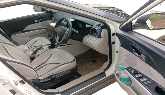 2020 Mahindra XUV300 W8 1.2 PETROL, Petrol, Manual, 1,12,367 km, interior