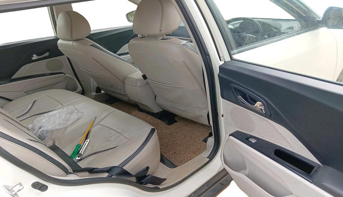2020 Mahindra XUV300 W8 1.2 PETROL, Petrol, Manual, 1,12,367 km, interior