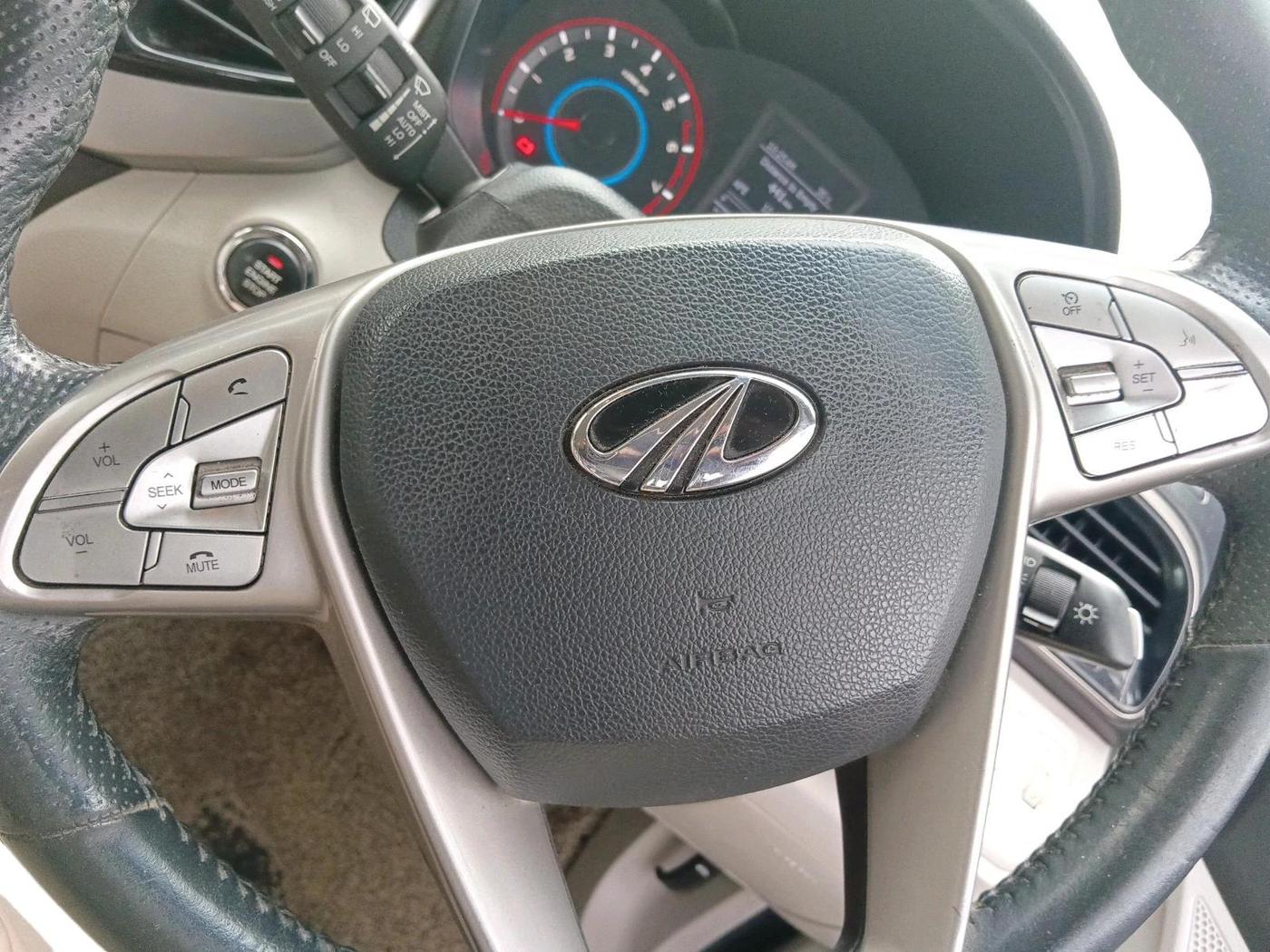 2020 Mahindra XUV300 W8 1.2 PETROL, Petrol, Manual, 1,13,000 km, interior