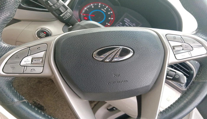 2020 Mahindra XUV300 W8 1.2 PETROL, Petrol, Manual, 1,12,367 km, interior