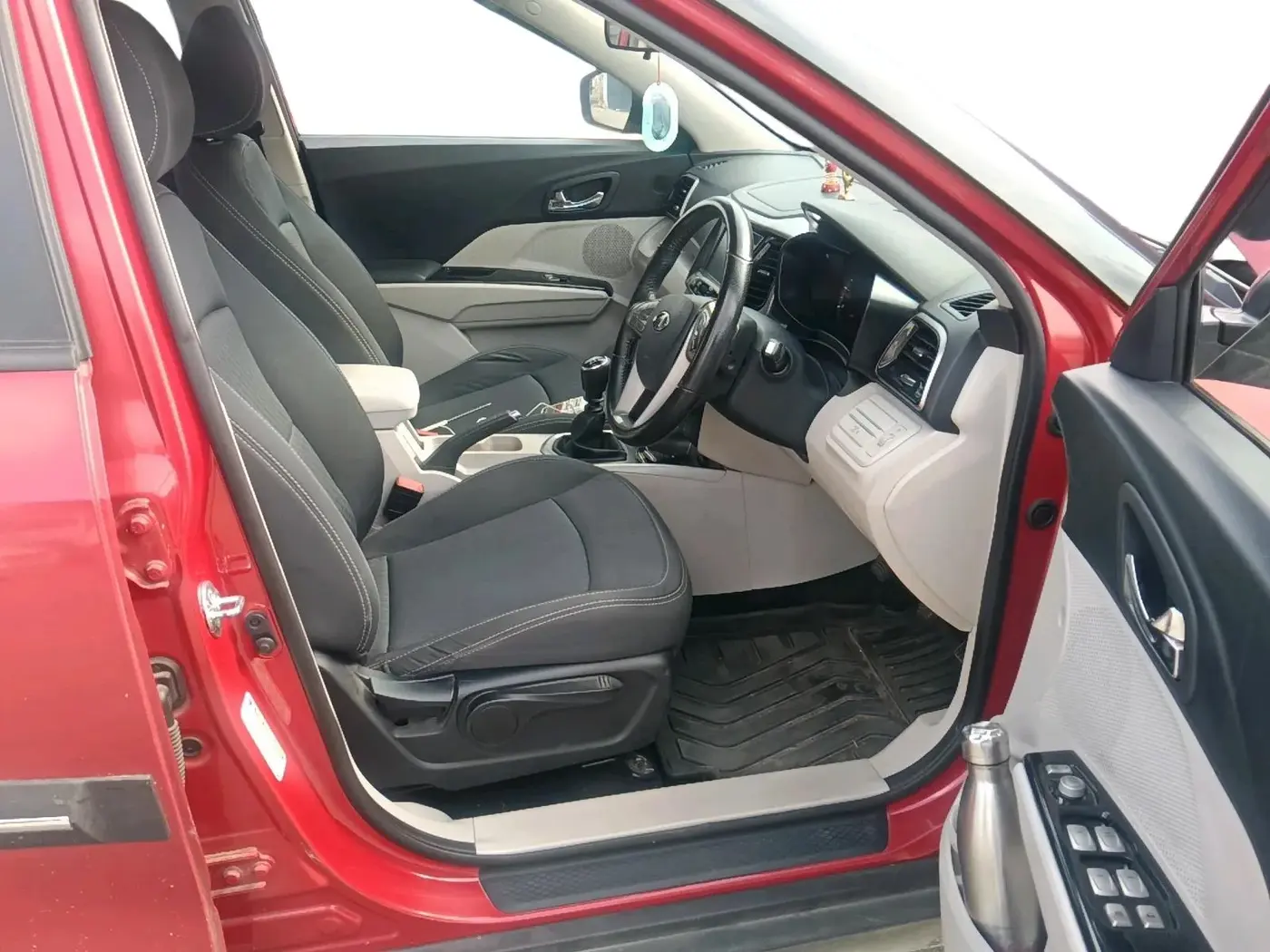 2021 Mahindra XUV300 W8 1.5 DIESEL, Diesel, Manual, 36,079 km, interior