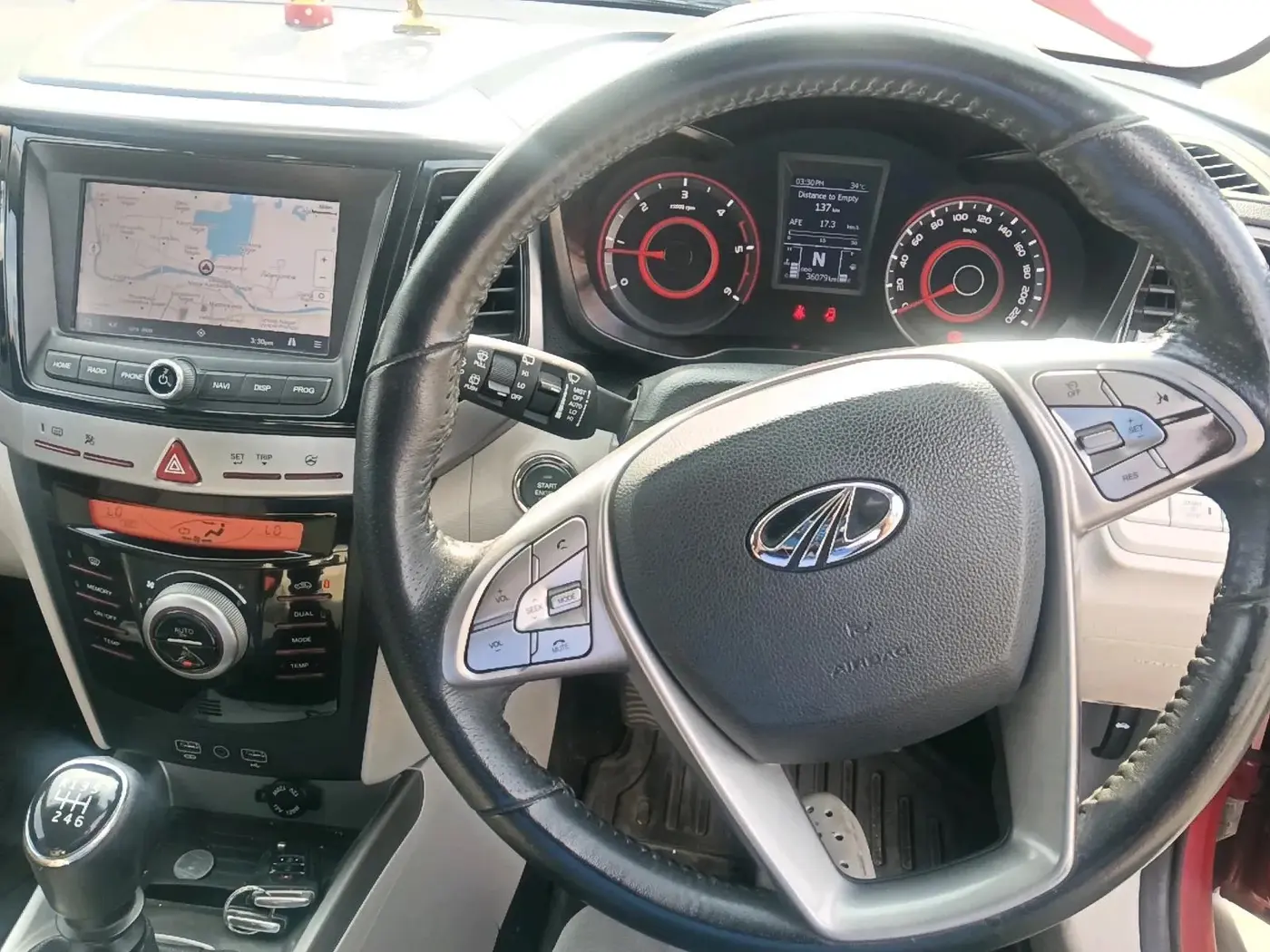 2021 Mahindra XUV300 W8 1.5 DIESEL, Diesel, Manual, 36,079 km, interior