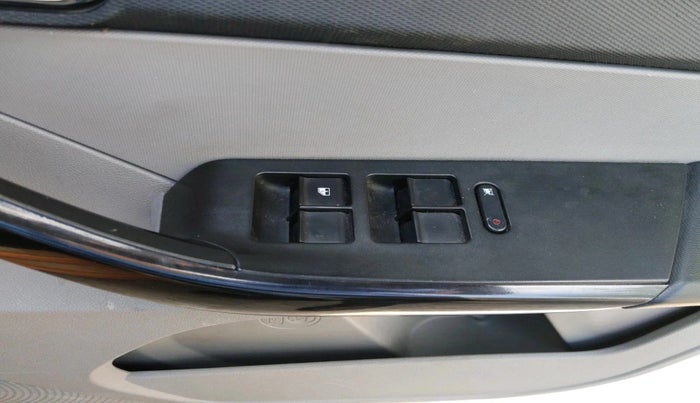 2018 Tata Tiago XZ PETROL, Petrol, Manual, 29,283 km, interior