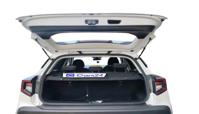 2024 Mahindra XUV 3XO AX5 1.2 L TCMPFI AT, Petrol, Automatic, 16,314 km, exterior