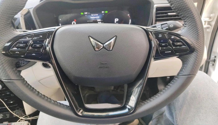 2024 Mahindra XUV 3XO AX5 1.2 L TCMPFI AT, Petrol, Automatic, 16,314 km, interior