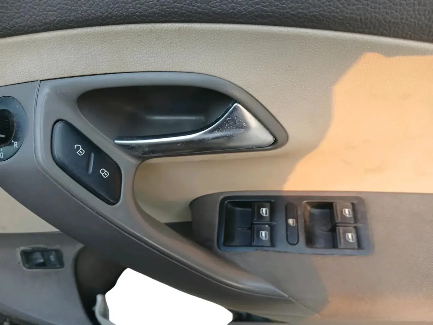 2010 Volkswagen Vento COMFORTLINE DIESEL 1.6, Diesel, Manual, 1,98,692 km, interior