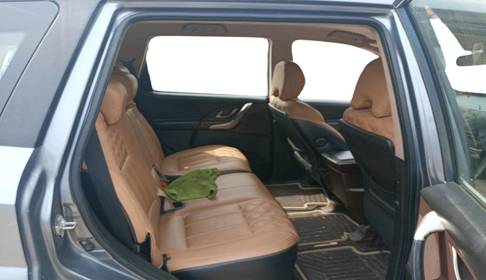 2012 Mahindra XUV500 W6, Diesel, Manual, 1,45,062 km, interior