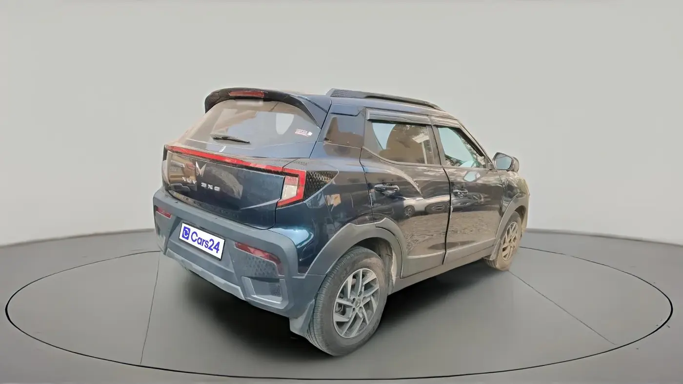 2025 Mahindra XUV 3XO AX5L 1.2 TGDi, Petrol, Manual, 12,000 km, exterior