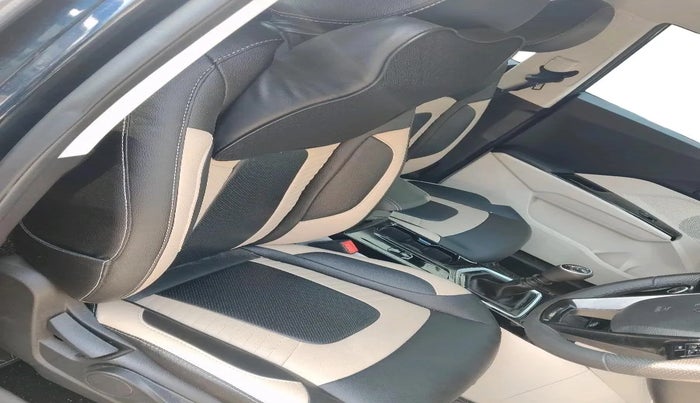 2025 Mahindra XUV 3XO AX5L 1.2 TGDi, Petrol, Manual, 11,986 km, interior