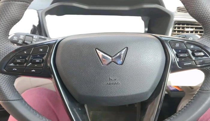 2025 Mahindra XUV 3XO AX5L 1.2 TGDi, Petrol, Manual, 11,986 km, interior