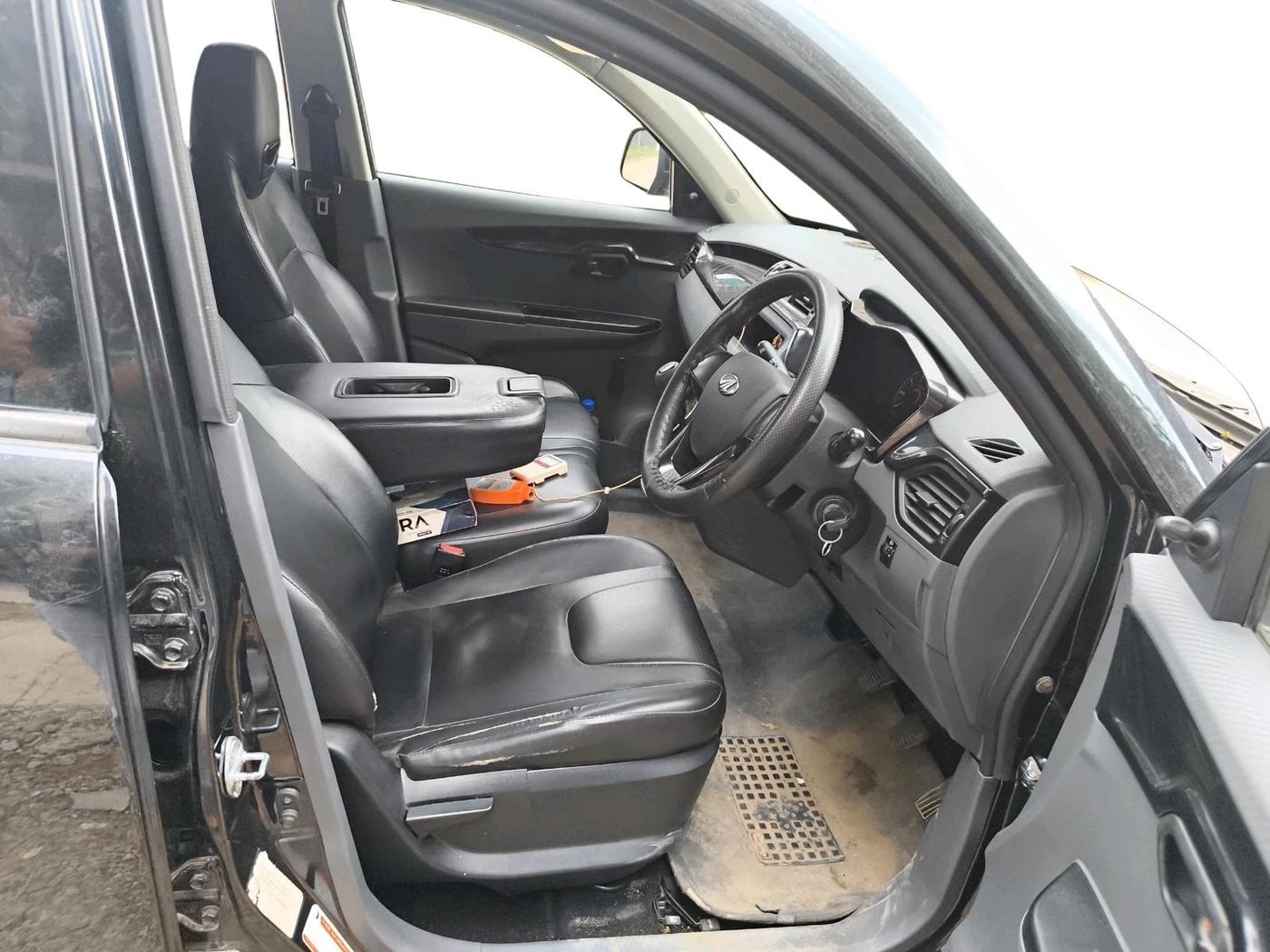2018 Mahindra KUV 100 NXT K2 P 6 STR, Petrol, Manual, 66,452 km, interior